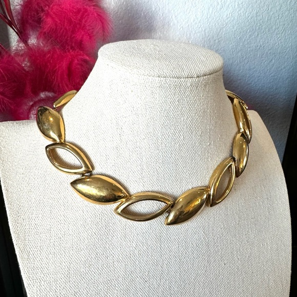 Vintage Monet Gold Leaf Link Necklace - Picture 2 of 5